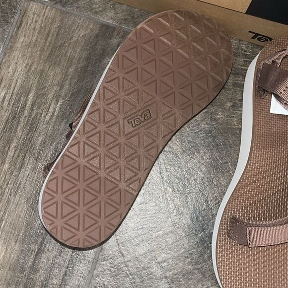 Nwt Teva 2” platform sandals - Picture 4 of 4